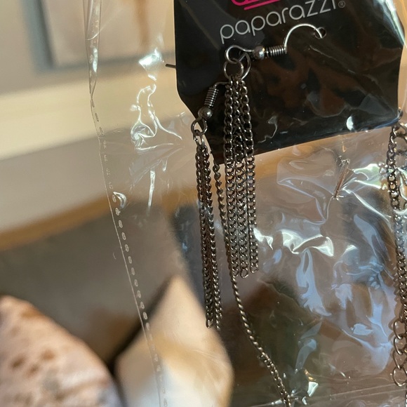 Long Gunmetal Leaf Necklace and Earrings Set - Picture 3 of 4